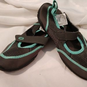 Mary jane tennis shoes